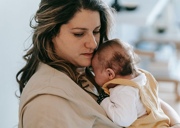 Guy Reports His Sister To CPS After Hearing Her “Plan” To Illegally Adopt A Baby