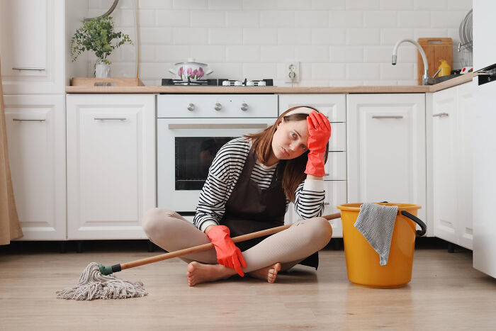 From Shocking To Distressing, Here Are 33 Relationships That Are Clearly Unfair Due To Gender Roles