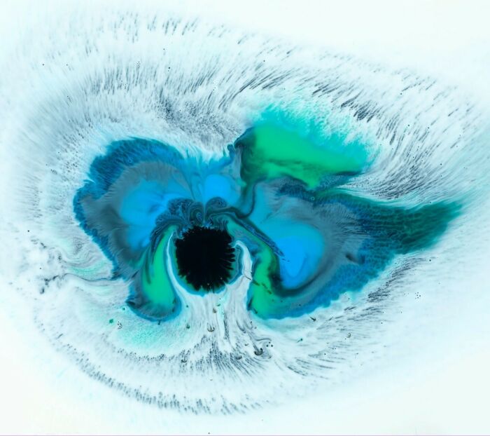 This Photographer Captures Ink and Water Collisions That Look Like Human Eyes (17 Pics)