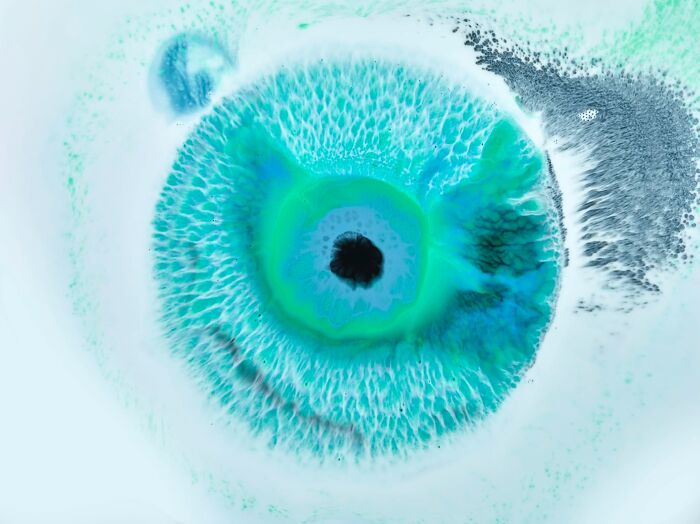 This Photographer Captures Ink and Water Collisions That Look Like Human Eyes (17 Pics)