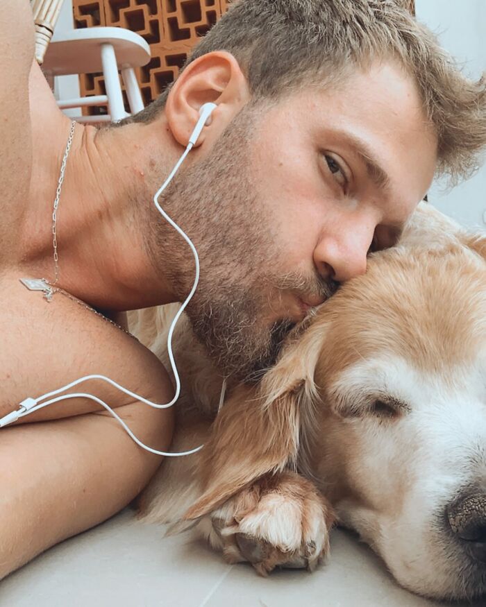This Brave Golden Retriever Touched Thousands Of Lives Before Passing Away