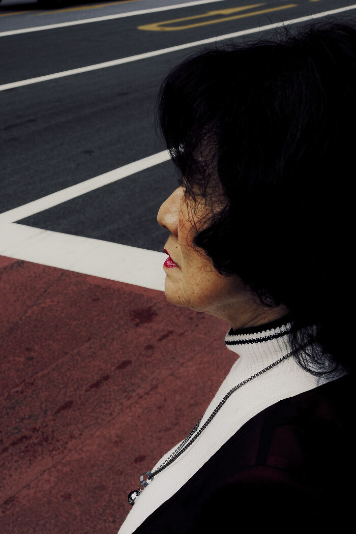 41 Stunning Street Photography Shots That Capture Life’s Unexpected Moments
