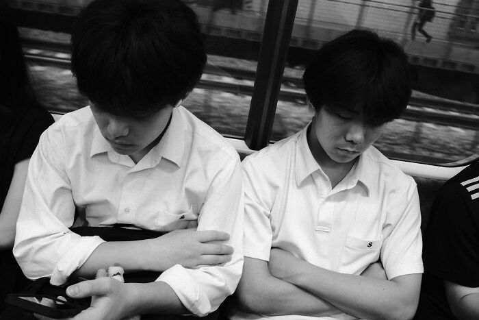 41 Stunning Street Photography Shots That Capture Life’s Unexpected Moments
