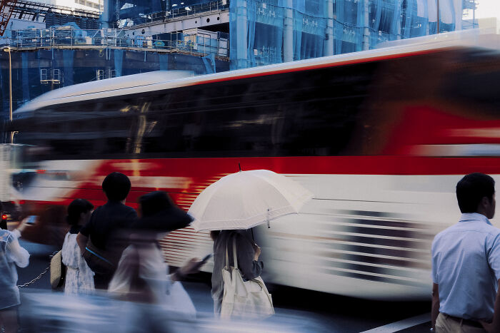 41 Stunning Street Photography Shots That Capture Life’s Unexpected Moments