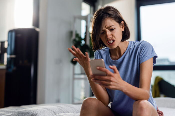 67 Of The Strangest Calls 911 Operators Got That Turned Out To Be True