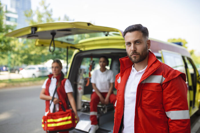 67 Of The Strangest Calls 911 Operators Got That Turned Out To Be True
