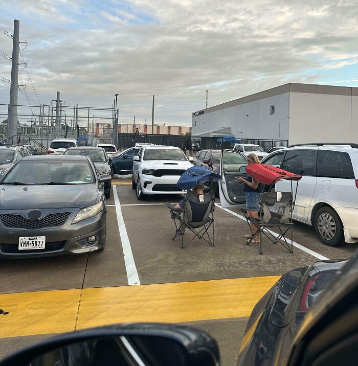 73 People Who Are Apparently Allergic To Acting Like Sensible Adults (New Pics)