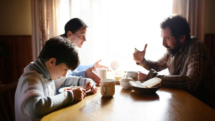 109 Childhood Rules That Would Make Any Therapist Put Down Their Pen And Stare