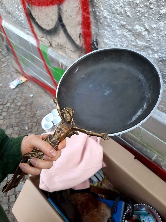 “Pleasures Of The Occult”: 144 Pics That Are So Out Of Context They’re Hilarious “Pleasures Of The Occult”: 144 Pics That Are So Out Of Context They’re Hilarious