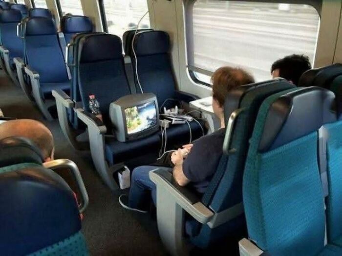 “Pleasures Of The Occult”: 144 Pics That Are So Out Of Context They’re Hilarious “Pleasures Of The Occult”: 144 Pics That Are So Out Of Context They’re Hilarious