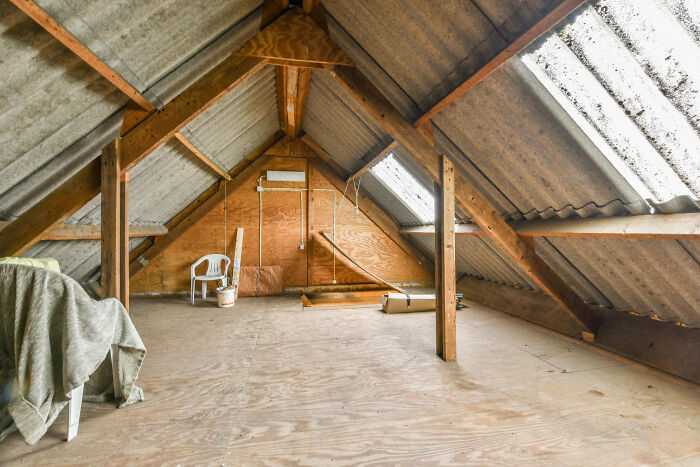 “Tiny Pale Hand”: 45 Terrifying Things People Witnessed Or Experienced In Their Own House “Tiny Pale Hand”: 45 Terrifying Things People Witnessed Or Experienced In Their Own House