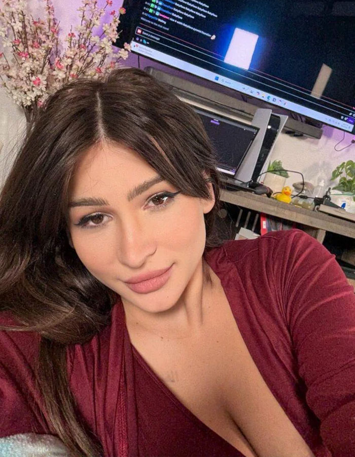 Woman Giving Birth On Twitch Livestream Sparks Heated Debate Woman Giving Birth On Twitch Livestream Sparks Heated Debate