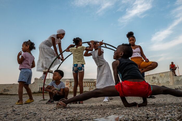147 Stunning Street Photos That Capture Life’s Most Authentic Moments