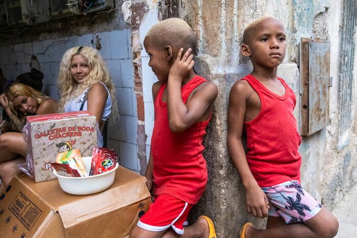 147 Stunning Street Photos That Capture Life’s Most Authentic Moments