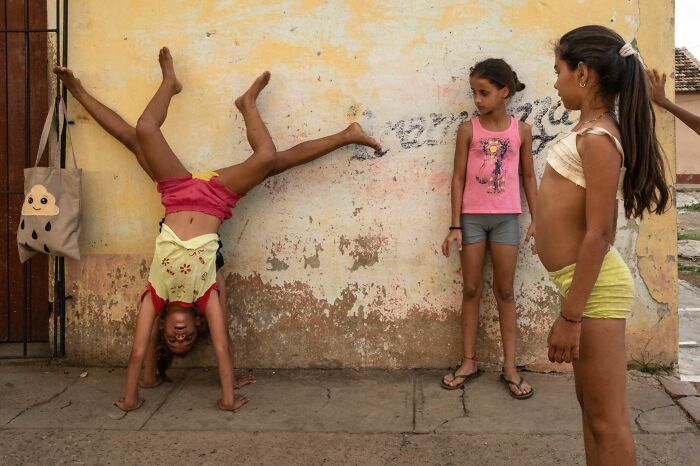 147 Stunning Street Photos That Capture Life’s Most Authentic Moments