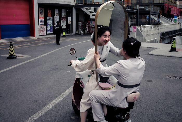 147 Stunning Street Photos That Capture Life’s Most Authentic Moments