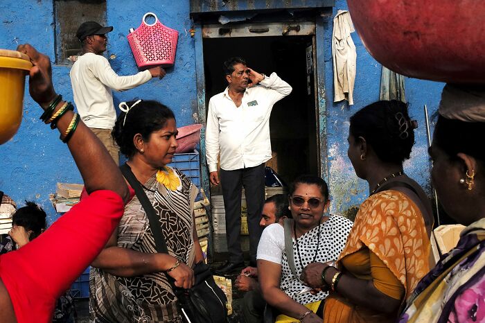 147 Stunning Street Photos That Capture Life’s Most Authentic Moments