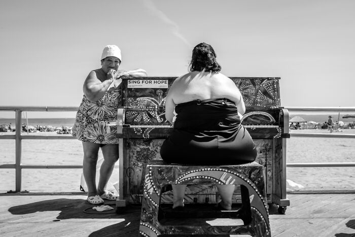 147 Stunning Street Photos That Capture Life’s Most Authentic Moments