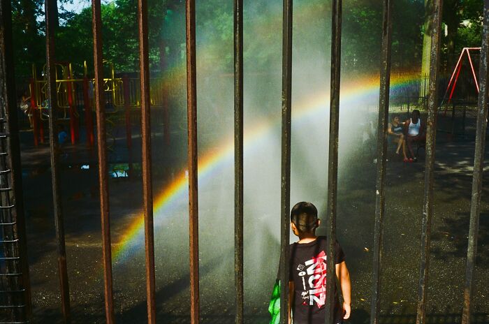 147 Stunning Street Photos That Capture Life’s Most Authentic Moments
