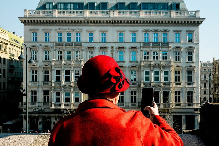 147 Stunning Street Photos That Capture Life’s Most Authentic Moments