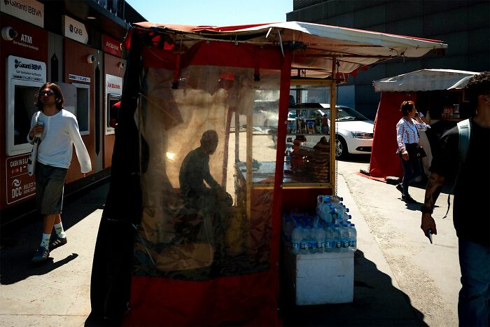 147 Stunning Street Photos That Capture Life’s Most Authentic Moments