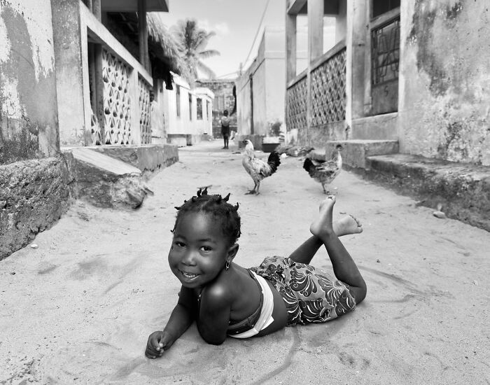 147 Stunning Street Photos That Capture Life’s Most Authentic Moments