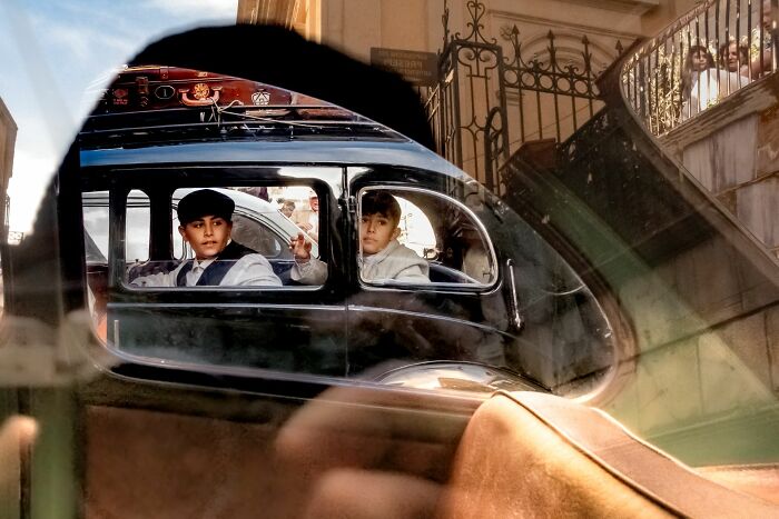 147 Stunning Street Photos That Capture Life’s Most Authentic Moments