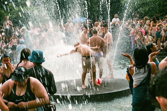 147 Stunning Street Photos That Capture Life’s Most Authentic Moments