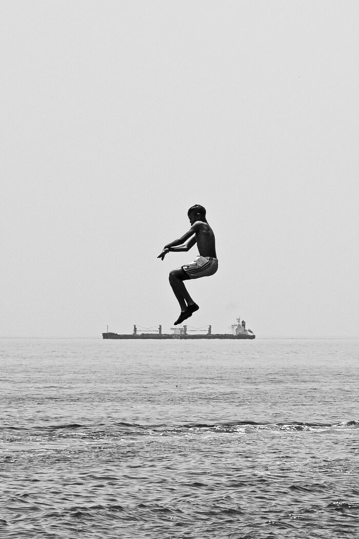 147 Stunning Street Photos That Capture Life’s Most Authentic Moments