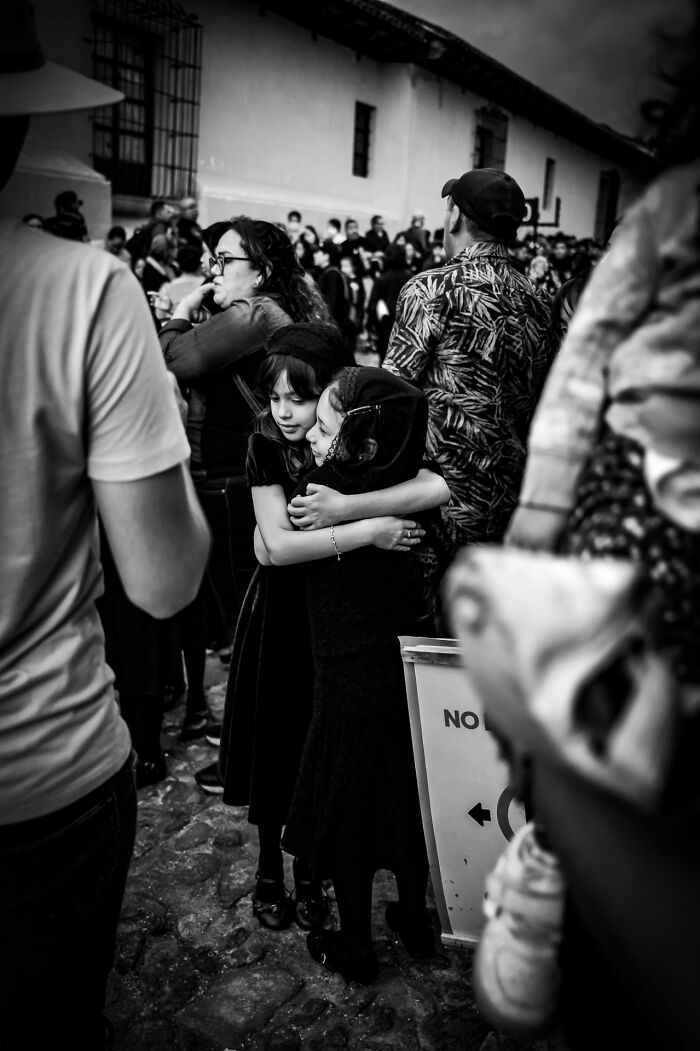 147 Stunning Street Photos That Capture Life’s Most Authentic Moments