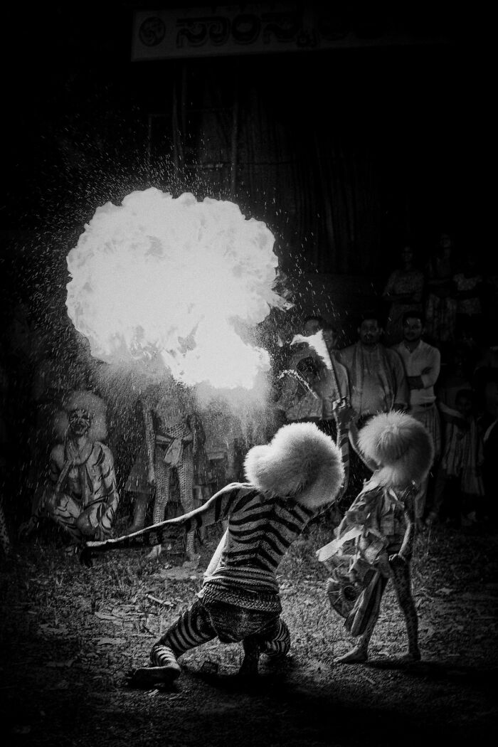 147 Stunning Street Photos That Capture Life’s Most Authentic Moments