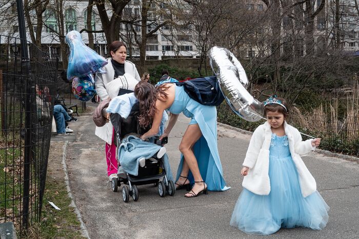 147 Stunning Street Photos That Capture Life’s Most Authentic Moments