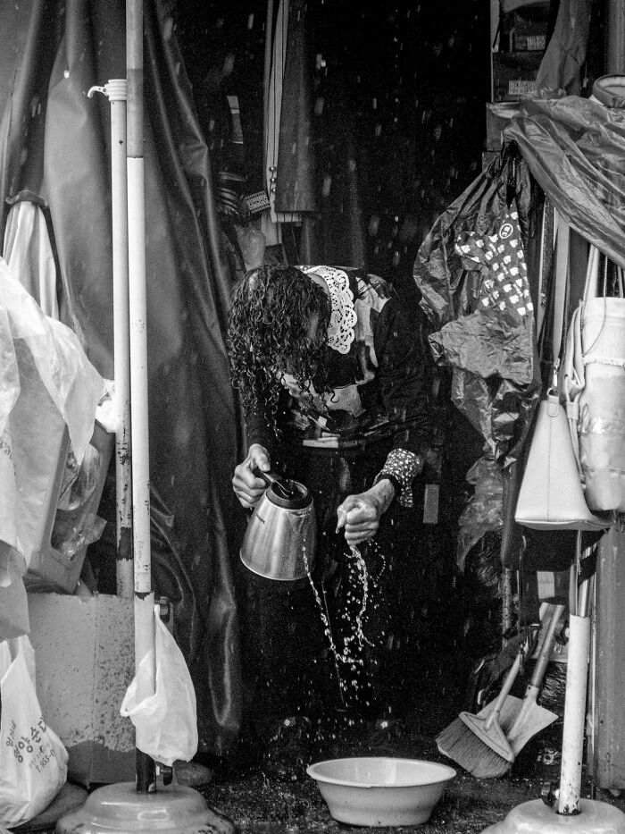 147 Stunning Street Photos That Capture Life’s Most Authentic Moments