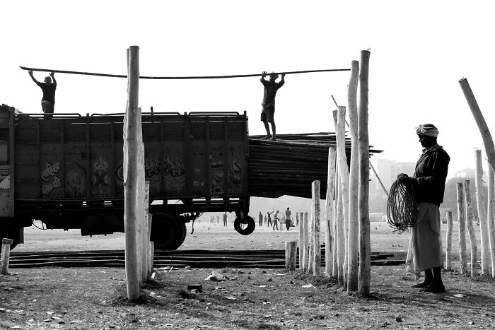 147 Stunning Street Photos That Capture Life’s Most Authentic Moments