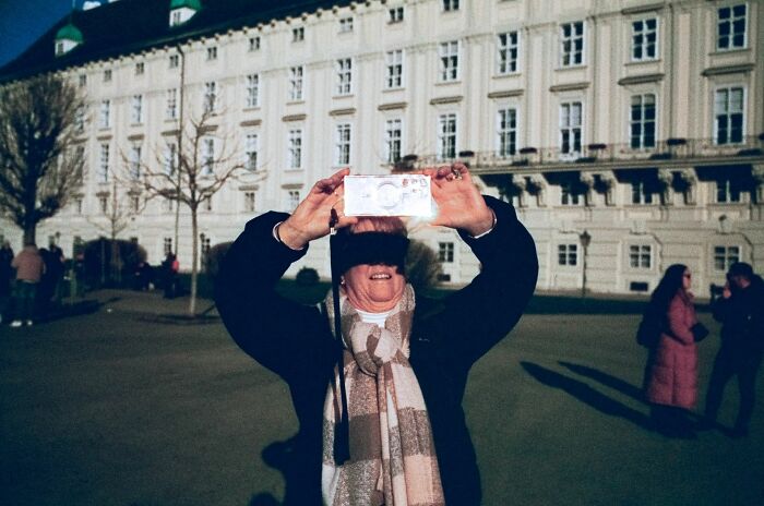 147 Stunning Street Photos That Capture Life’s Most Authentic Moments