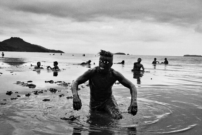 147 Stunning Street Photos That Capture Life’s Most Authentic Moments