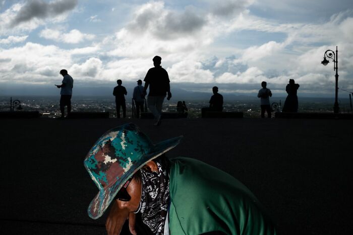 147 Stunning Street Photos That Capture Life’s Most Authentic Moments