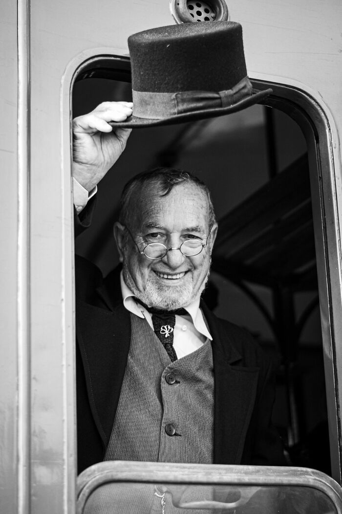 147 Stunning Street Photos That Capture Life’s Most Authentic Moments