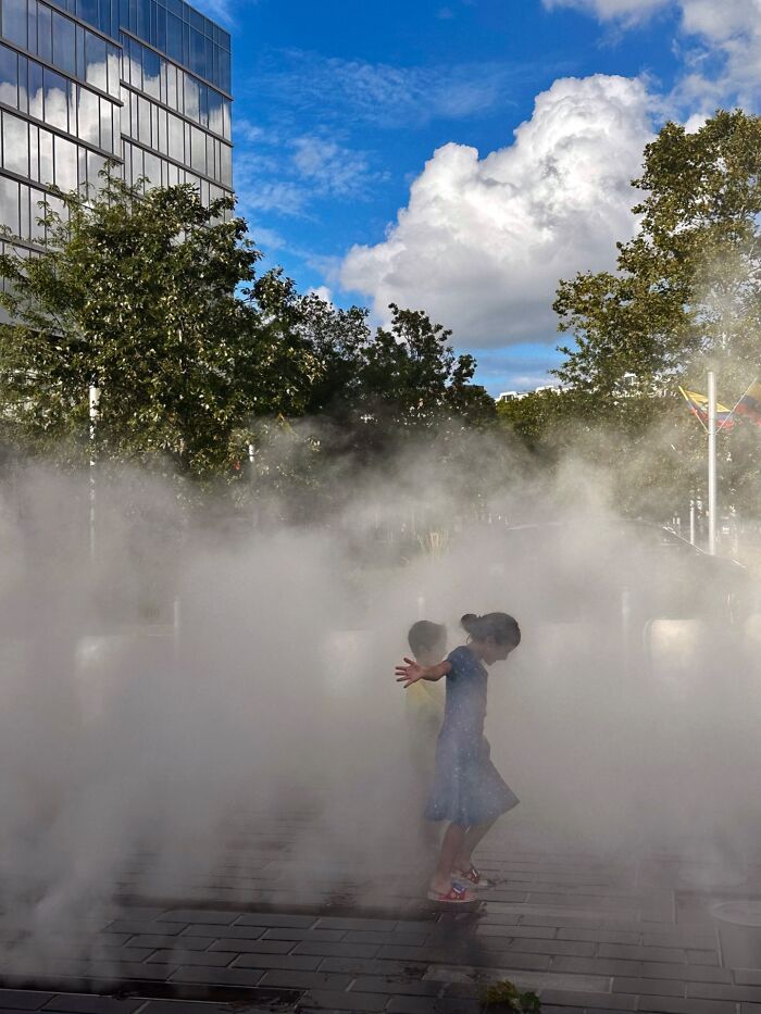 147 Stunning Street Photos That Capture Life’s Most Authentic Moments