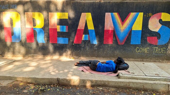 147 Stunning Street Photos That Capture Life’s Most Authentic Moments