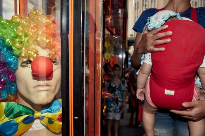 147 Stunning Street Photos That Capture Life’s Most Authentic Moments