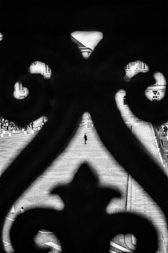 147 Stunning Street Photos That Capture Life’s Most Authentic Moments