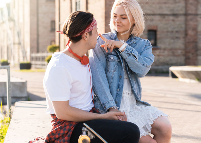 Man Proposes 2 Months After GF Dumped Him, Shows His True Colors When She Refuses