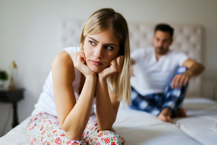 57 Cheating Signs In Women, Shared By Broken-Hearted Men