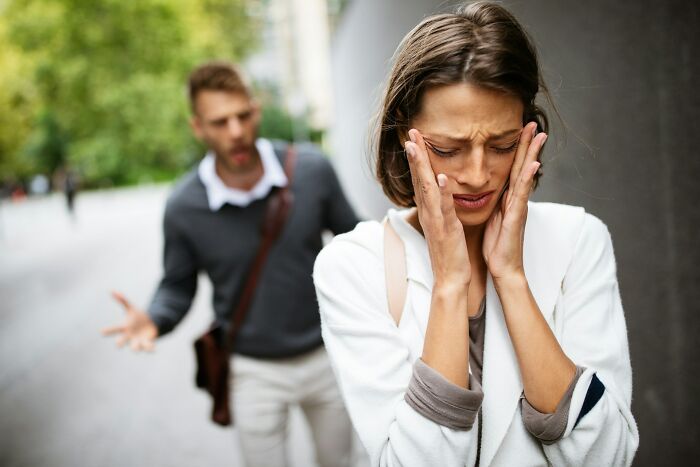 57 Cheating Signs In Women, Shared By Broken-Hearted Men