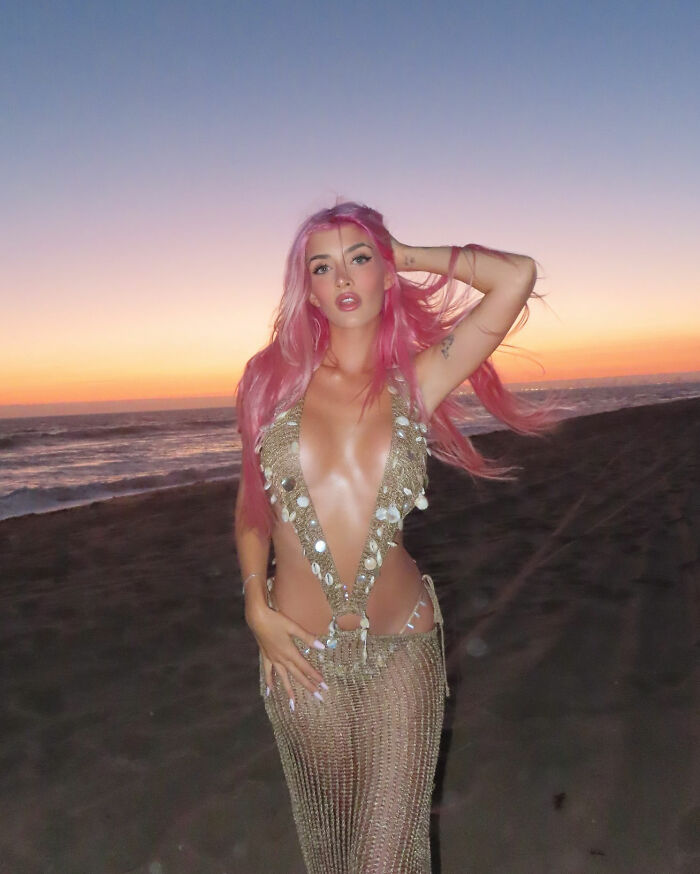 Charlie Sheen&#8217;s Daughter Posts Shocking Before-And-After Photos Revealing All Her Plastic Surgeries