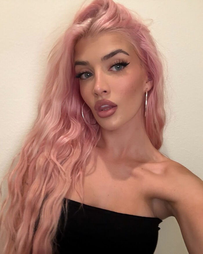 Charlie Sheen&#8217;s Daughter Posts Shocking Before-And-After Photos Revealing All Her Plastic Surgeries