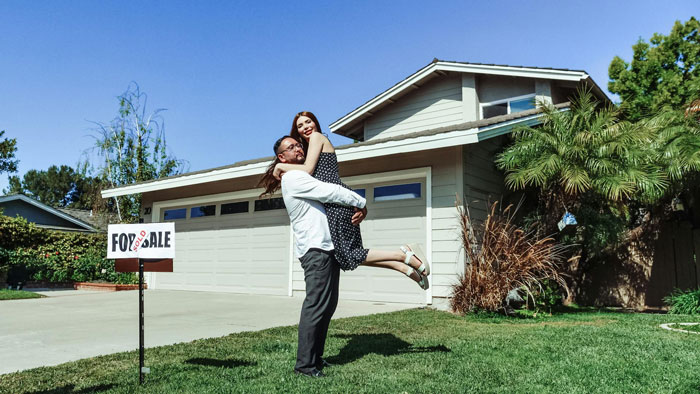 Nosy Neighbor Shames Couple For Owning Big Home With No Kids, Their Heartbreaking Reply Silences Her
