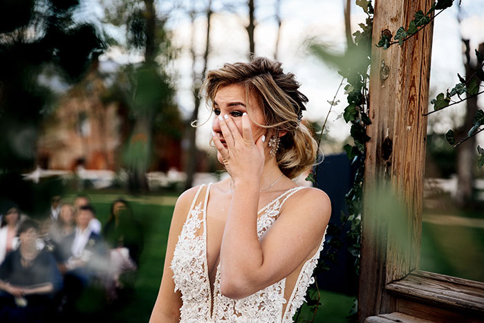 Bride Horrified As Cousin Wears Long White Dress To Her Wedding, Furious As Her Mom Approved It