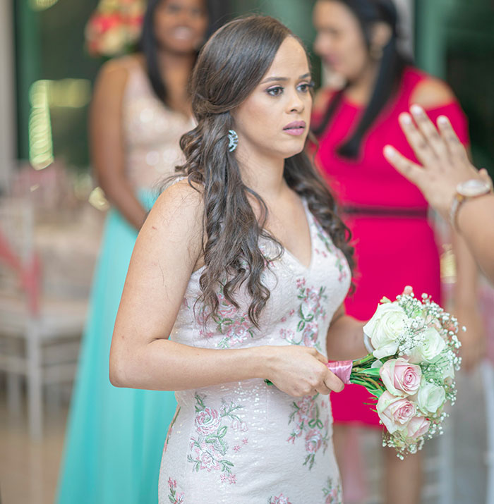 Bride Horrified As Cousin Wears Long White Dress To Her Wedding, Furious As Her Mom Approved It